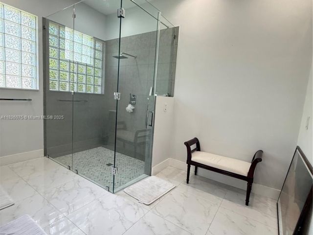 Дом в аренду по адресу 11339 NW 71st St - фото 6194506