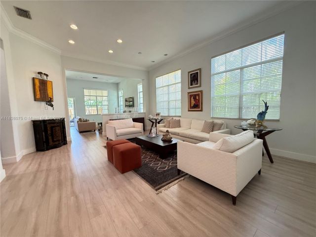 Дом в аренду по адресу 11339 NW 71st St - фото 6194517