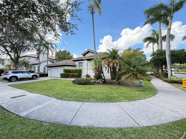 Дом в аренду по адресу 11339 NW 71st St - фото 6194519