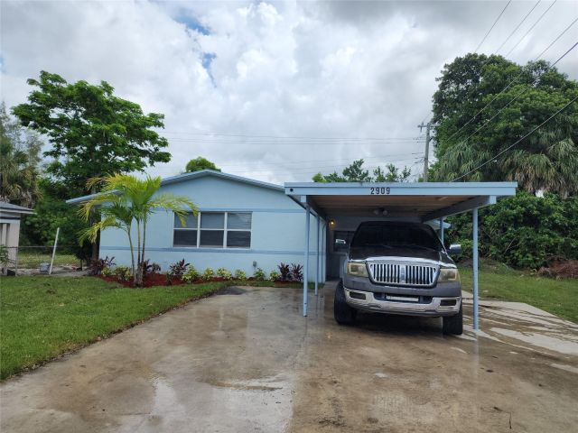 Продажа дома по адресу 2909 NW 13th St - фото 6187231