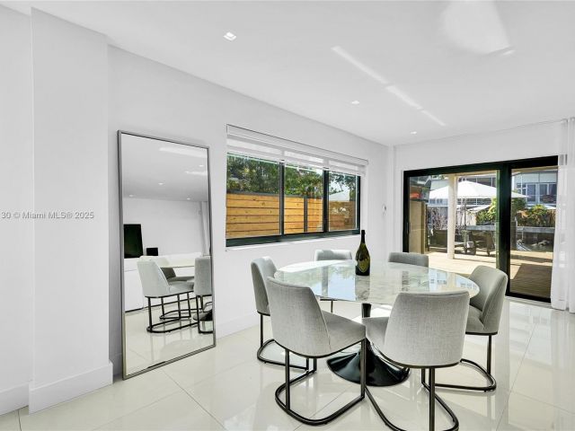 Продажа дома по адресу 830 Raymond St - фото 6188577