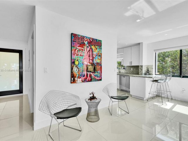 Продажа дома по адресу 830 Raymond St - фото 6188578