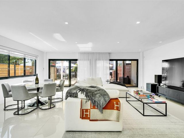 Продажа дома по адресу 830 Raymond St - фото 6188583