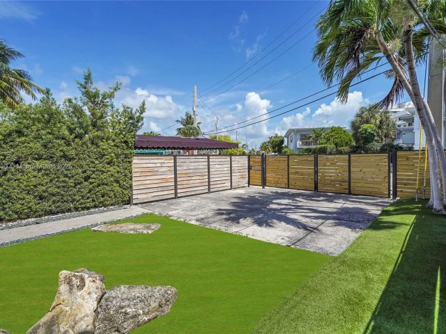 Продажа дома по адресу 830 Raymond St - фото 6188584