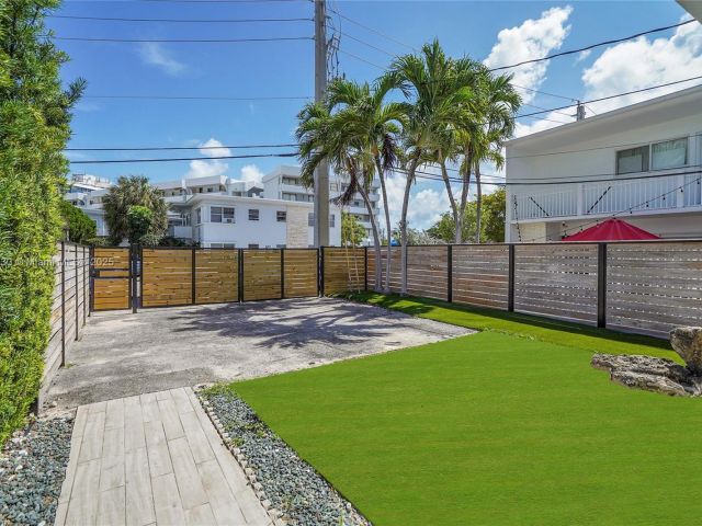 Продажа дома по адресу 830 Raymond St - фото 6188585