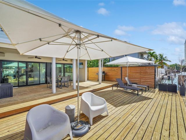 Продажа дома по адресу 830 Raymond St - фото 6188593