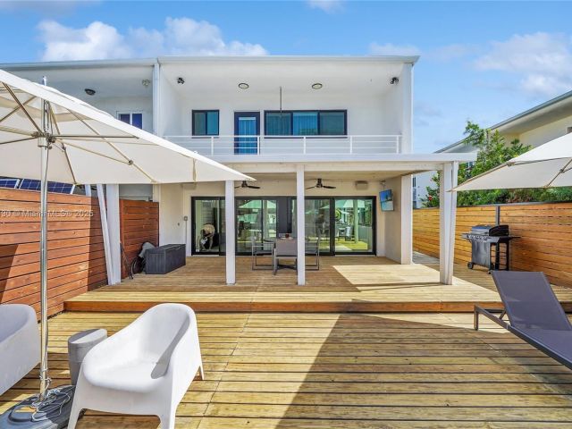 Продажа дома по адресу 830 Raymond St - фото 6188594