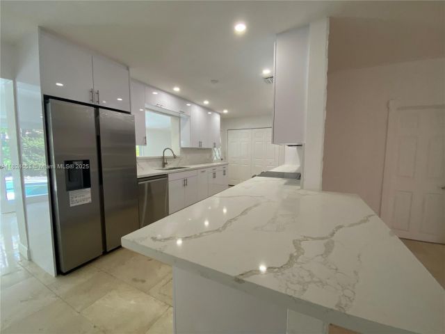 Дом в аренду по адресу 19330 NE 18th Pl - фото 6188324