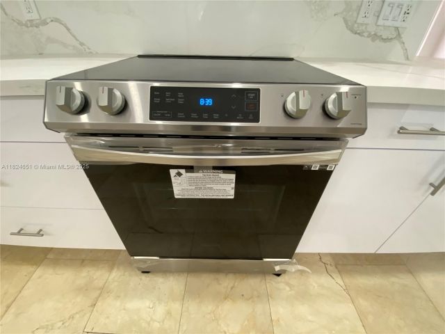 Дом в аренду по адресу 19330 NE 18th Pl - фото 6188327