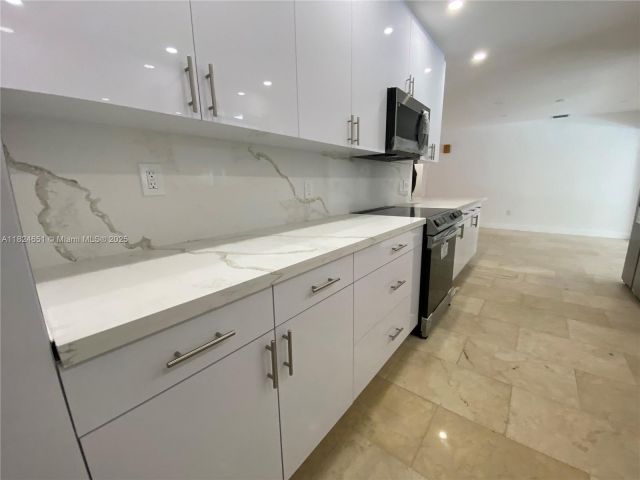 Дом в аренду по адресу 19330 NE 18th Pl - фото 6188329