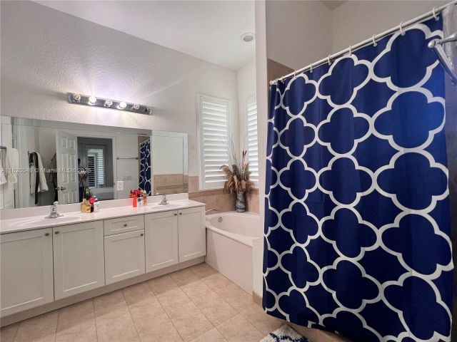 Продажа дома по адресу 16934 SW 215th Ter - фото 6188302