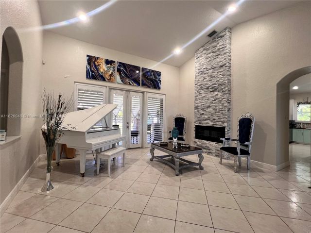 Продажа дома по адресу 16934 SW 215th Ter - фото 6188309