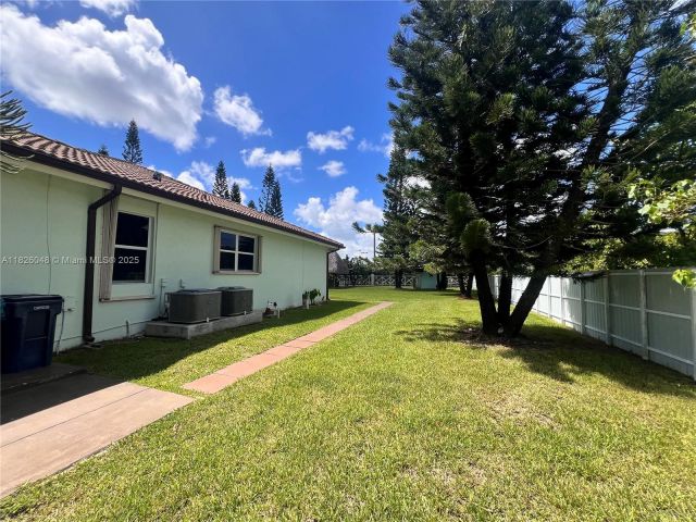 Продажа дома по адресу 16934 SW 215th Ter - фото 6188312