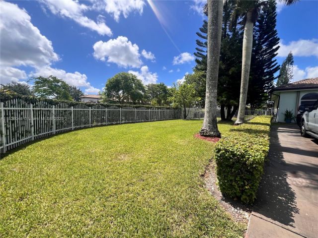 Продажа дома по адресу 16934 SW 215th Ter - фото 6188315