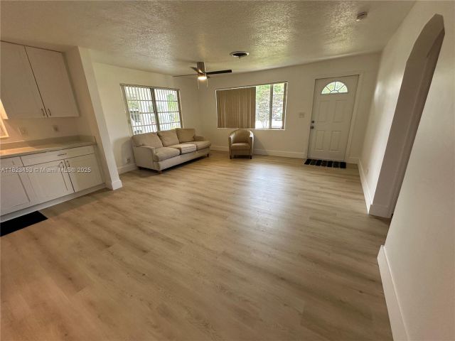 Дом в аренду по адресу 201 E 28th St 0 - фото 6188483