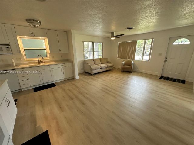 Дом в аренду по адресу 201 E 28th St 0 - фото 7513915