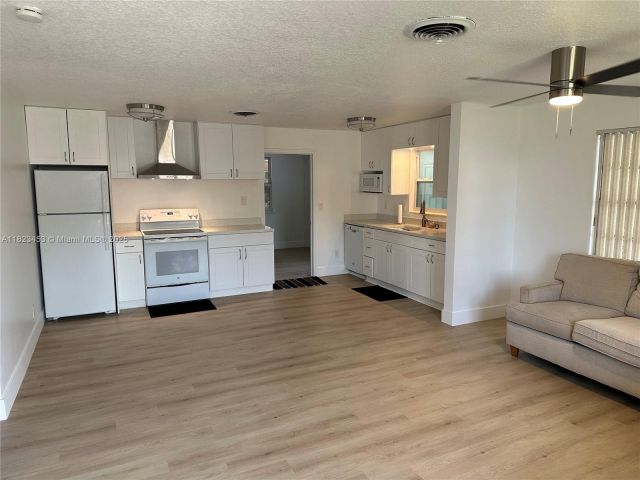 Дом в аренду по адресу 201 E 28th St 0 - фото 7513919