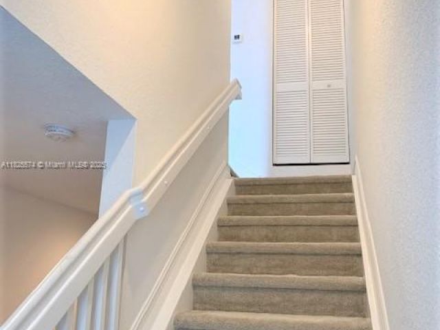 Дом в аренду по адресу 11717 SW 13th Ct 11717 - фото 6188189