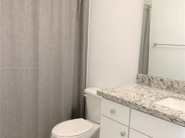 Дом в аренду по адресу 11717 SW 13th Ct 11717 - фото 6188191