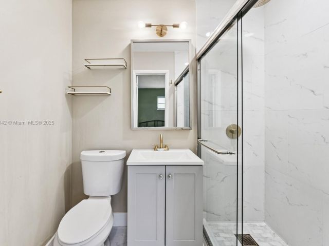 Продажа дома по адресу 919 NE 4th St - фото 6194568