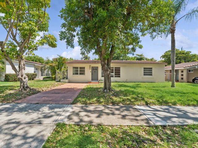 Продажа дома по адресу 919 NE 4th St - фото 6194584