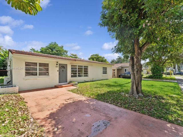 Продажа дома по адресу 919 NE 4th St - фото 6194585