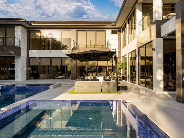 Продажа дома по адресу 6850 SW 73rd Ct - фото 6194361