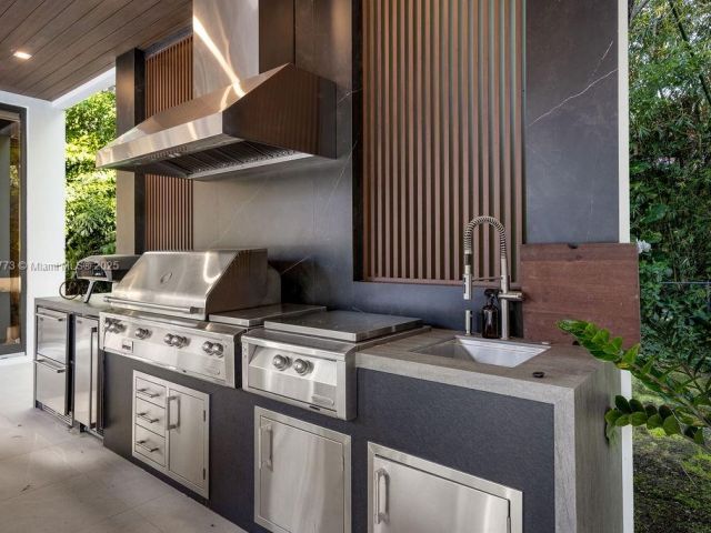 Продажа дома по адресу 6850 SW 73rd Ct - фото 6194364