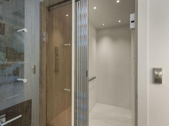 Продажа дома по адресу 6850 SW 73rd Ct - фото 6194366