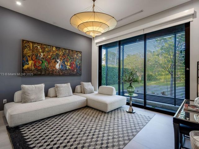 Продажа дома по адресу 6850 SW 73rd Ct - фото 6194367