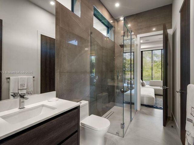 Продажа дома по адресу 6850 SW 73rd Ct - фото 6194368