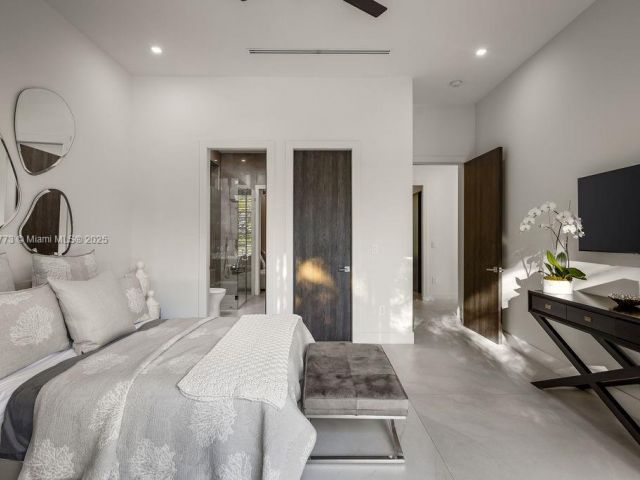 Продажа дома по адресу 6850 SW 73rd Ct - фото 6194369