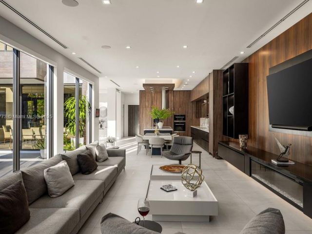 Продажа дома по адресу 6850 SW 73rd Ct - фото 6194371