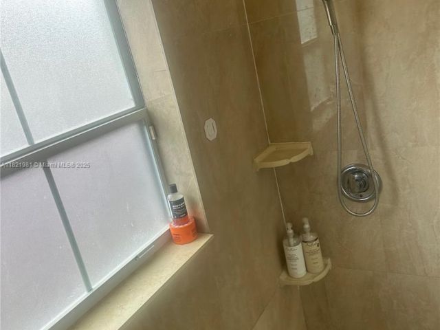 Продажа дома по адресу 14262 SW 160th Ter - фото 6189245