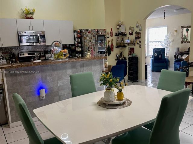 Продажа дома по адресу 14262 SW 160th Ter - фото 6189249