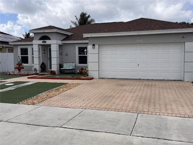 Продажа дома по адресу 14262 SW 160th Ter - фото 6189259