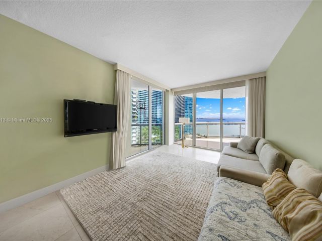 Продажа квартиры #1402 - фото 6190157