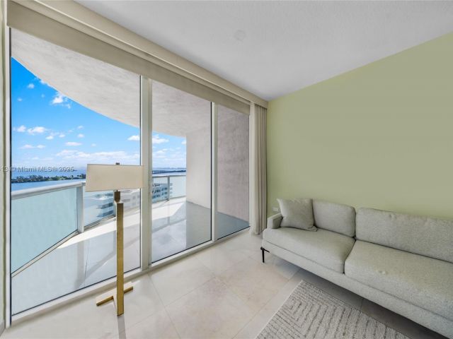 Продажа квартиры #1402 - фото 6190158