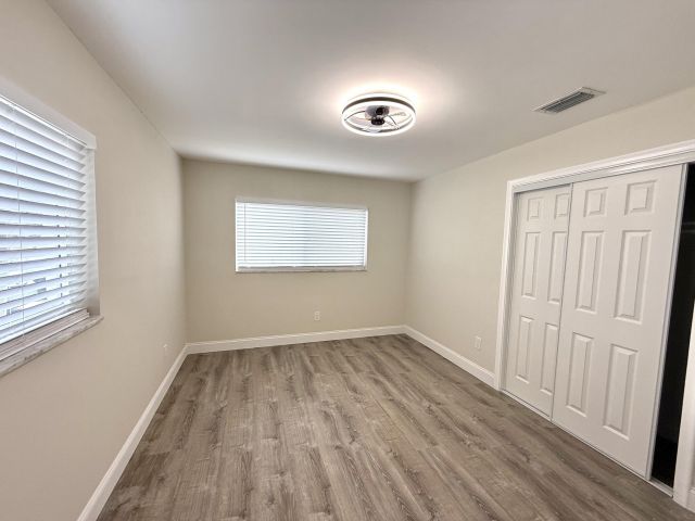 Продажа дома по адресу 9004 SW 6th Street - фото 6280107