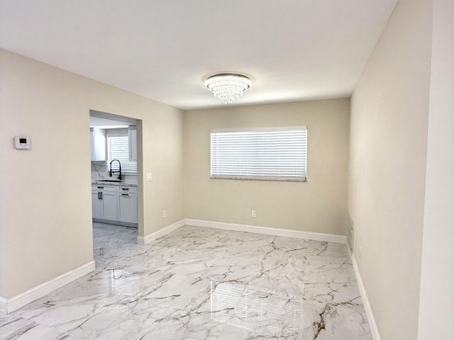 Продажа дома по адресу 9004 SW 6th Street - фото 6280113