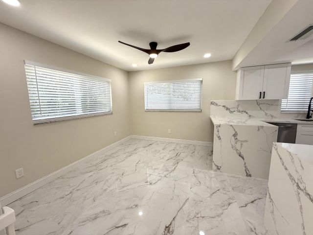 Продажа дома по адресу 9004 SW 6th Street - фото 6280115