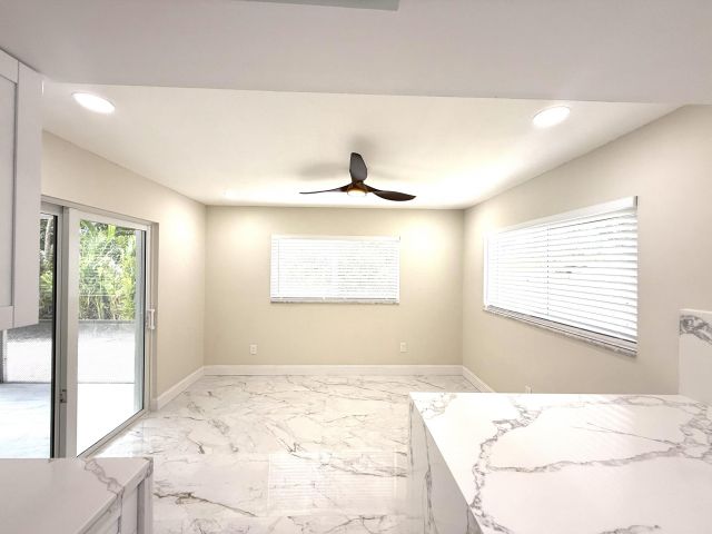 Продажа дома по адресу 9004 SW 6th Street - фото 6280116