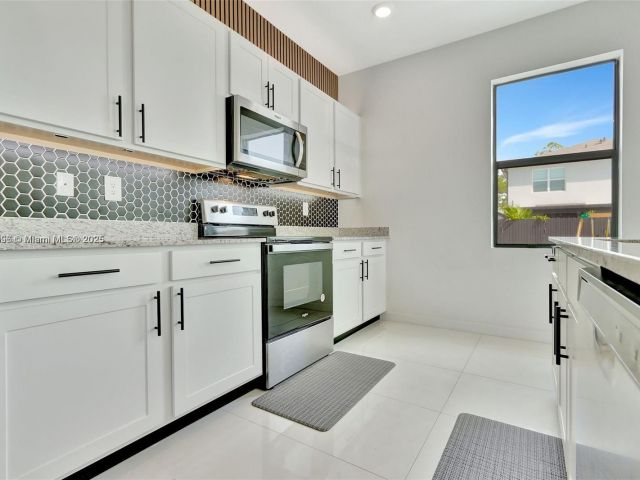 Продажа дома по адресу 12973 SW 266th ter - фото 6209019