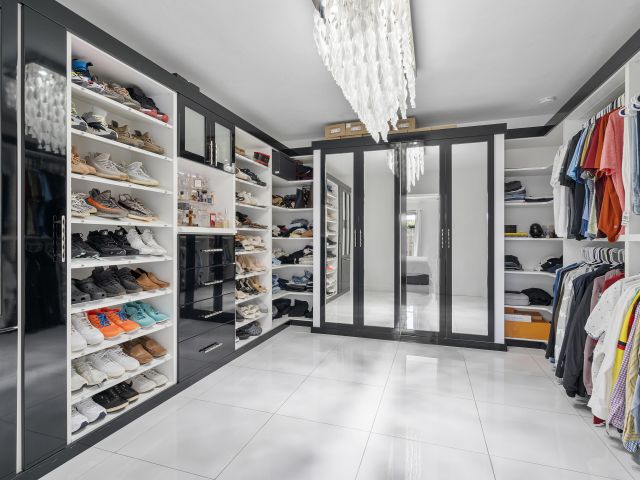 Продажа дома по адресу 5280 NE 19th Avenue - фото 6231756