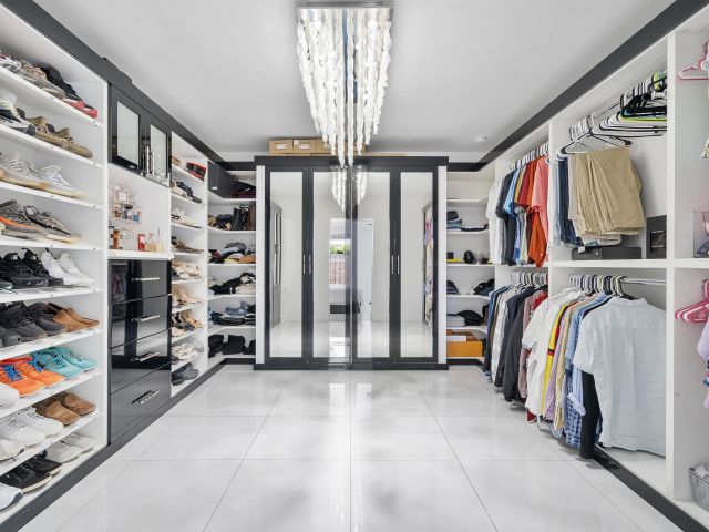 Продажа дома по адресу 5280 NE 19th Avenue - фото 6231757