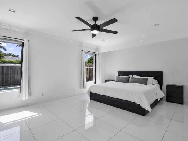 Продажа дома по адресу 5280 NE 19th Avenue - фото 6231759