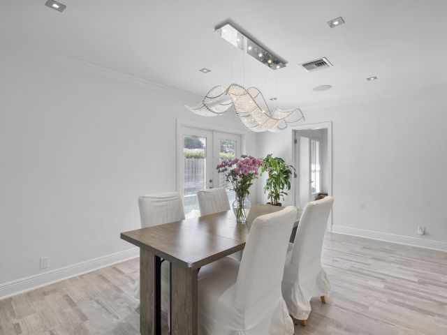 Продажа дома по адресу 5280 NE 19th Avenue - фото 6231760