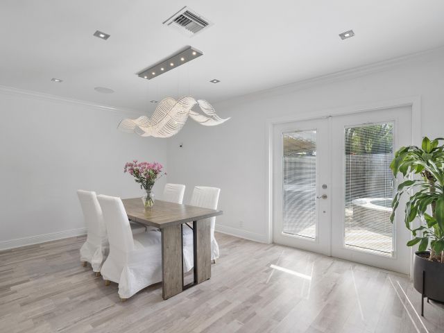 Продажа дома по адресу 5280 NE 19th Avenue - фото 6231761