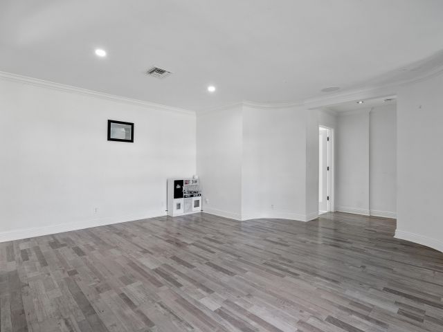 Продажа дома по адресу 5280 NE 19th Avenue - фото 6231764