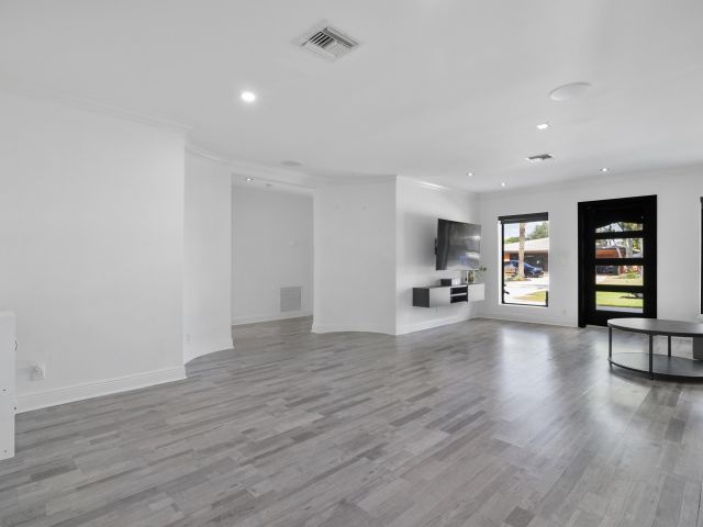 Продажа дома по адресу 5280 NE 19th Avenue - фото 6231765